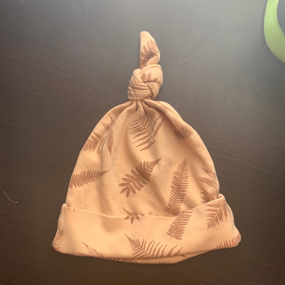 Kate Quinn baby knot hat